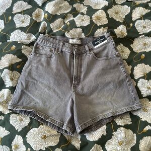 A&F Curve Love High Rise Dad Short